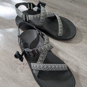 Chaco Cloud Black and White Sandal Size 7W
